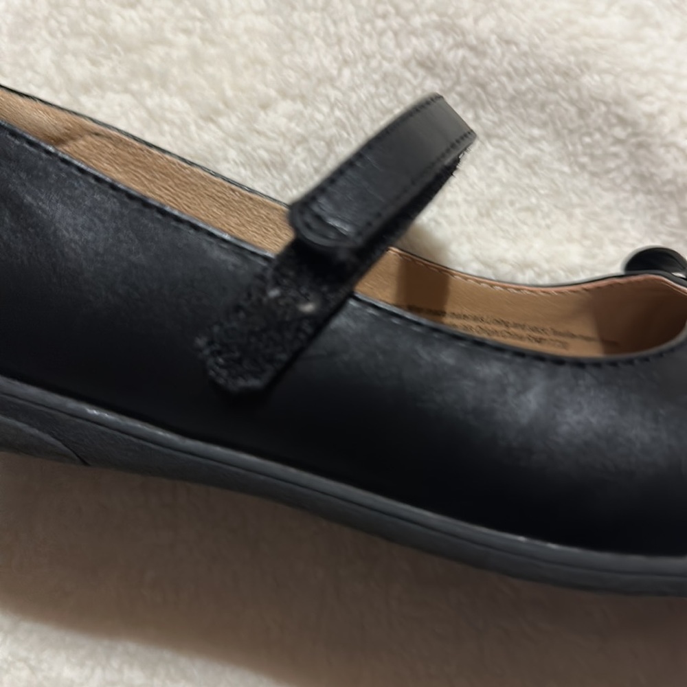 Cat & Jack Black dress Shoes w/Velcro Straps. Size 2 - Picture 4 of 6